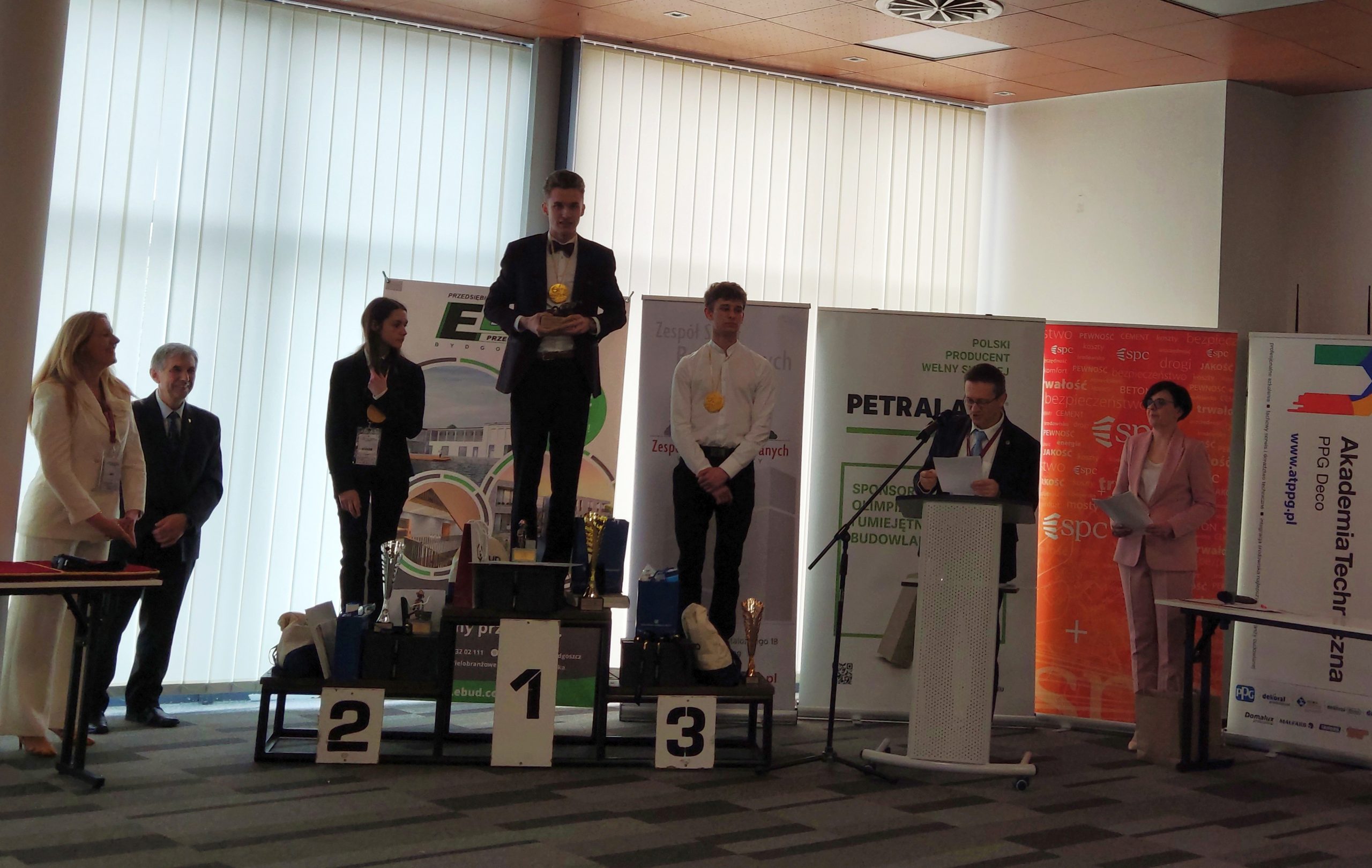 XXXVII Finał Olimpiady Wiedzy i Umiejętności Budowlanych XXXVII Finał Olimpiady Wiedzy i Umiejętności Budowlanych